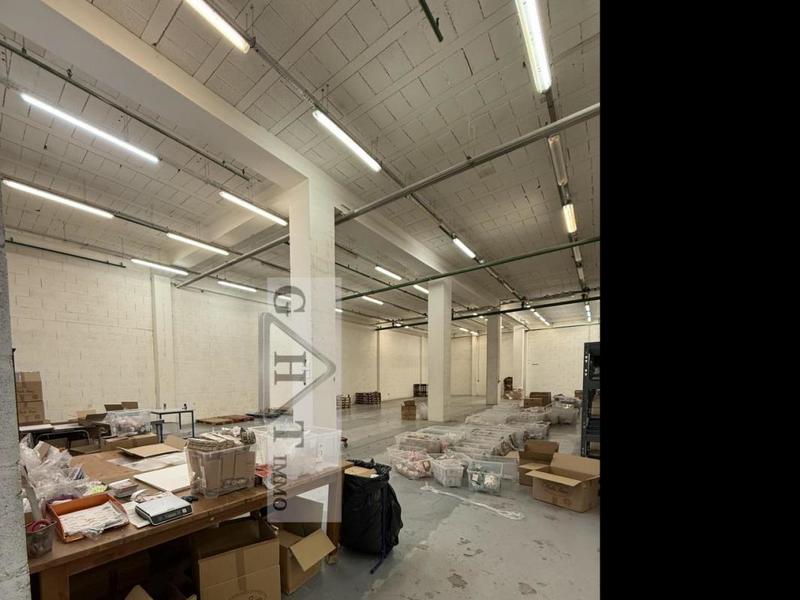 Entrepôt - 744 m²