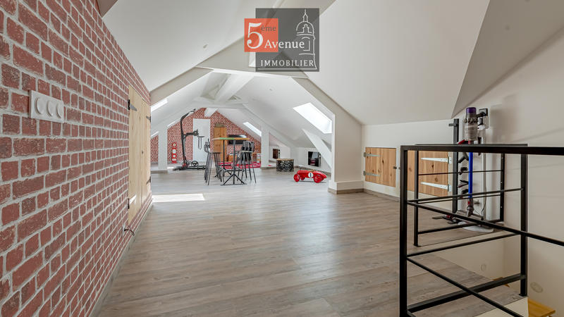 Maison - 450 m² - 9 pièces