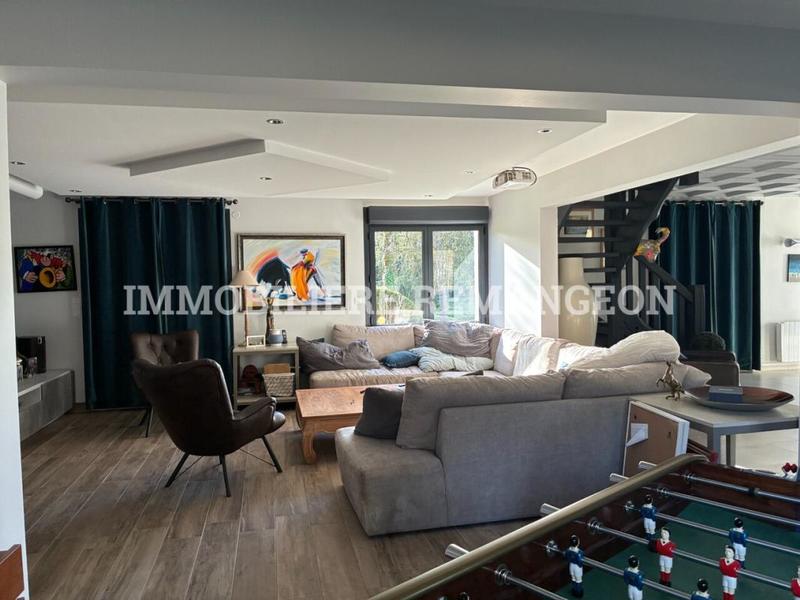 Demeure - 357 m² - 10 pièces