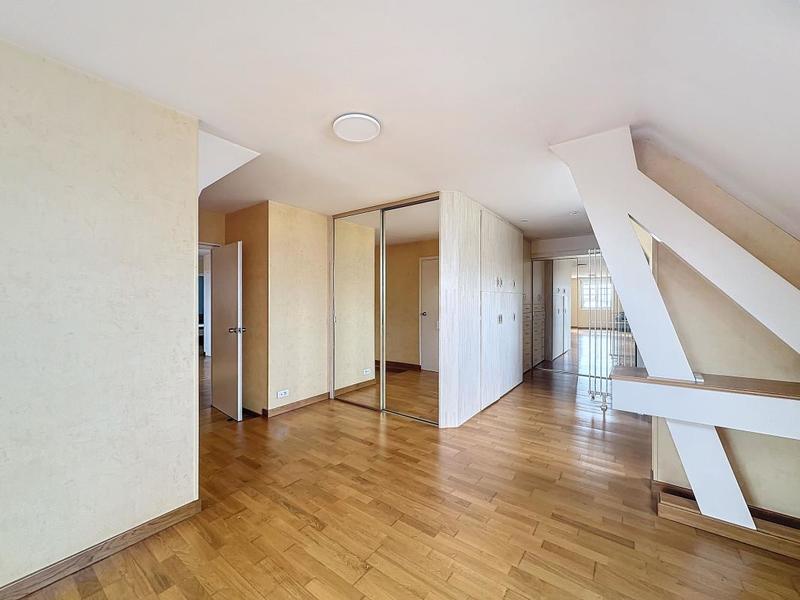 Maison - 210 m² - 6 pièces