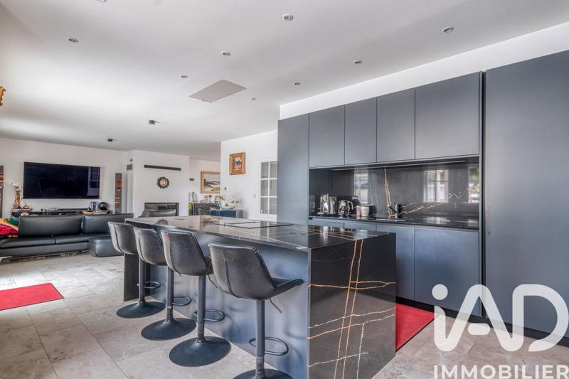 Maison - 300 m² - 7 pièces