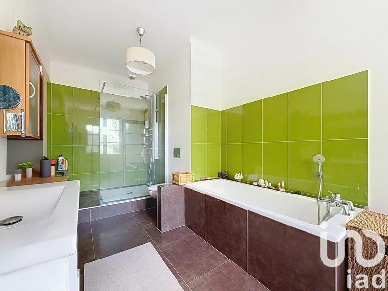 Maison - 238 m² - 8 pièces