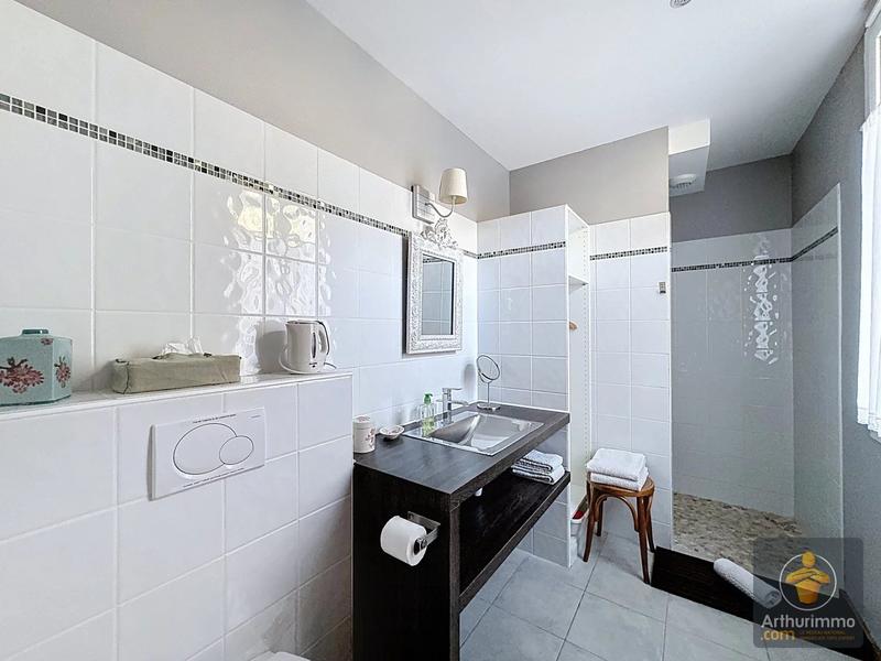 Maison - 250 m² - 7 pièces