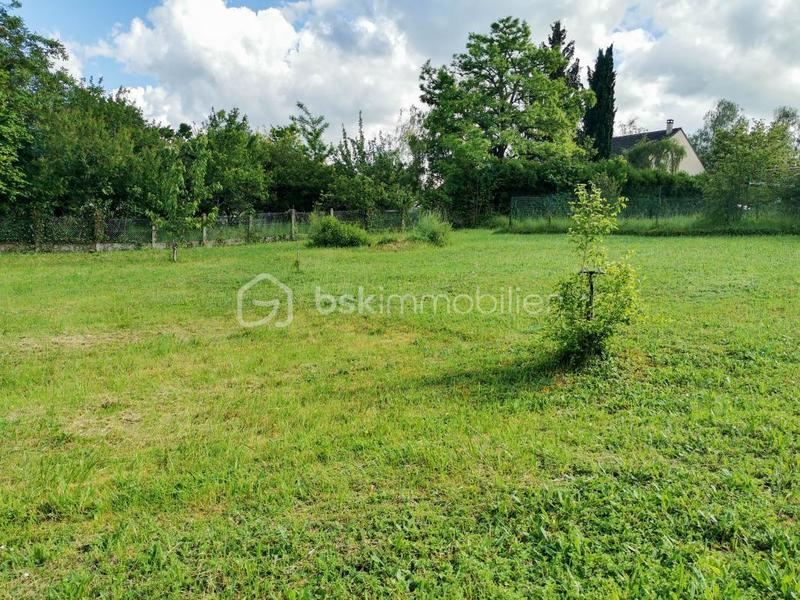 Terrain constructible - 758 m²