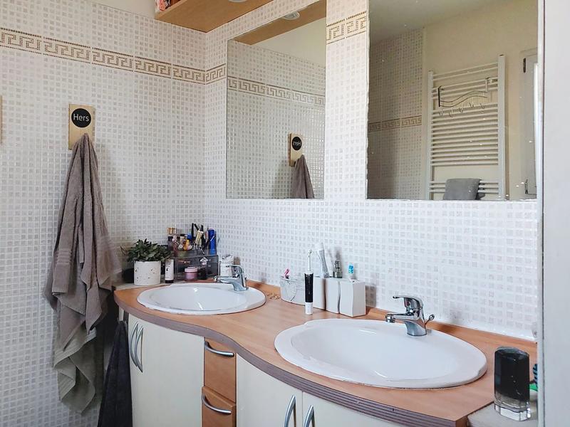 Maison - 245 m² - 10 pièces