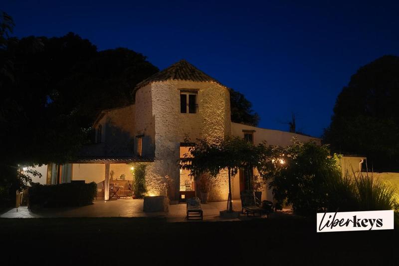 Propriété - 290 m² - 13 pièces