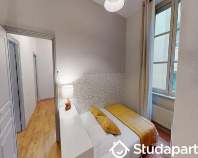 Chambre - 150 m² - 1 pièce