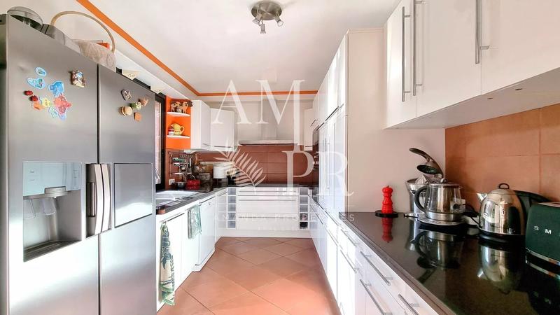 Villa - 389 m² - 10 pièces