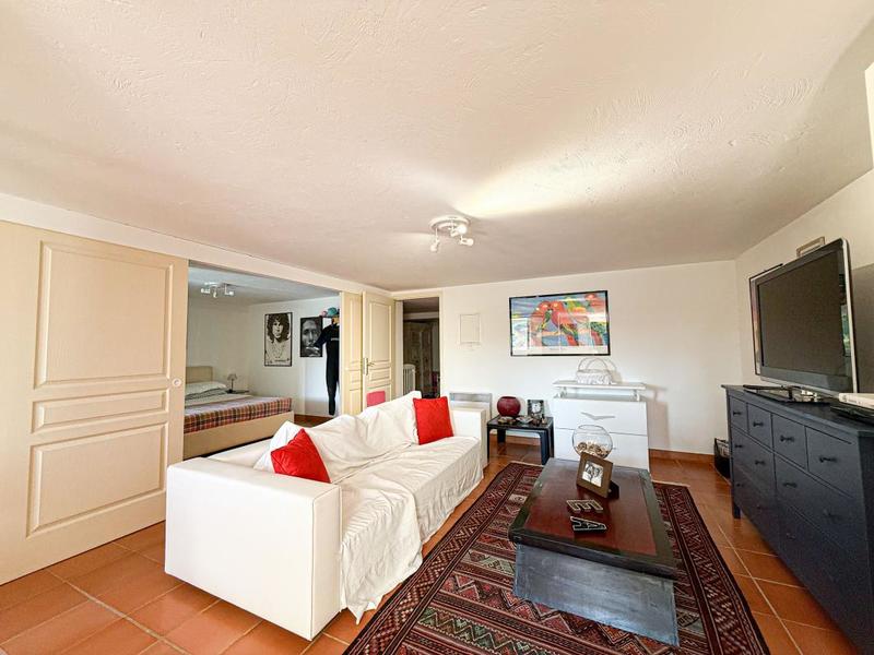 Maison chambre d'hôtes - 545 m² - 18 pièces