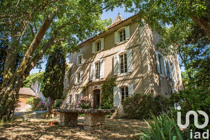 Maison - 693 m² - 10 pièces