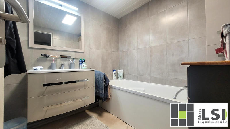 Maison - 141 m² - 9 pièces