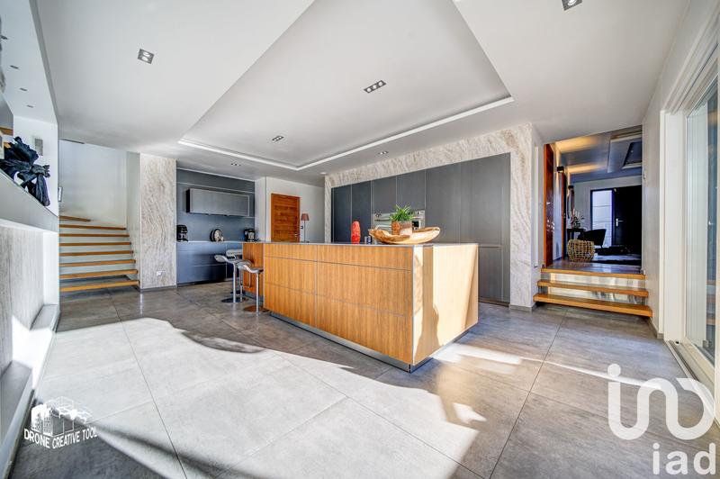 Maison - 340 m² - 8 pièces