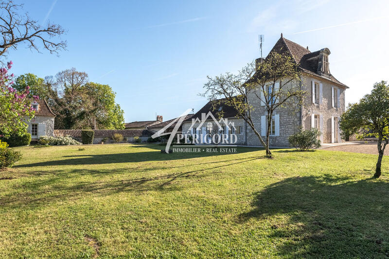 Maison ancienne - 350 m² - 8 pièces