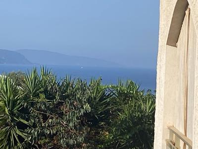 Maison - 198 m² - 6 pièces