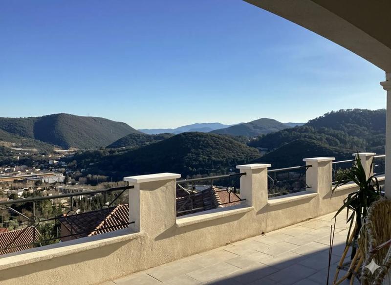 Maison - 170 m² - 12 pièces