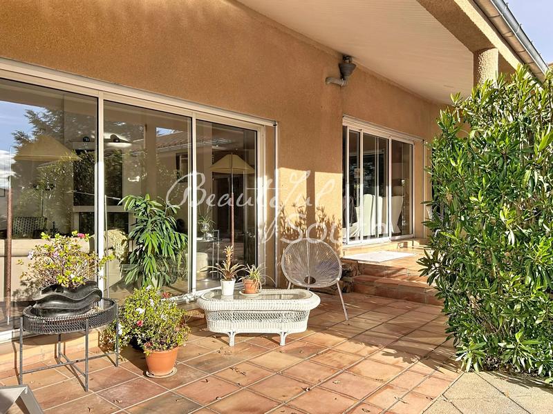 Villa - 354 m² - 6 pièces