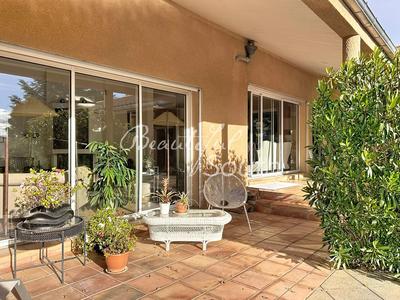 Villa - 354 m² - 6 pièces
