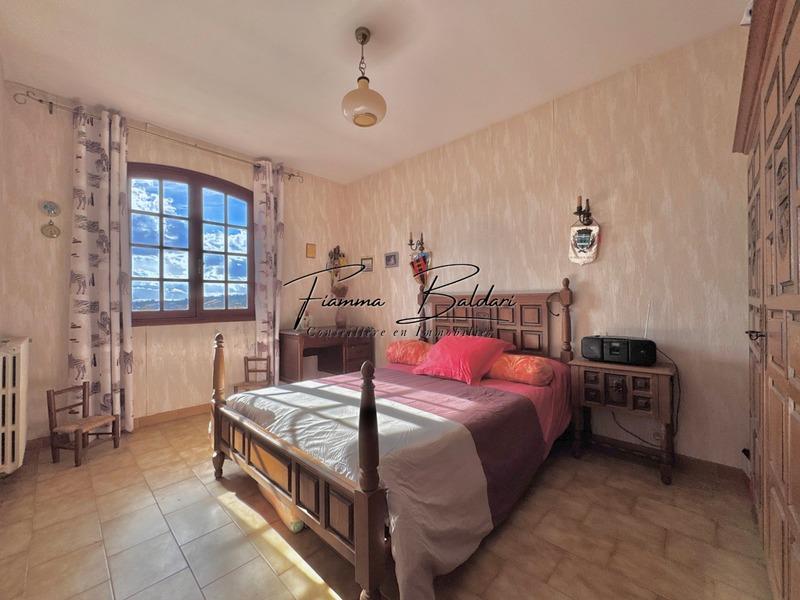 Maison - 206 m² - 7 pièces