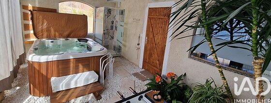 Maison - 185 m² - 8 pièces