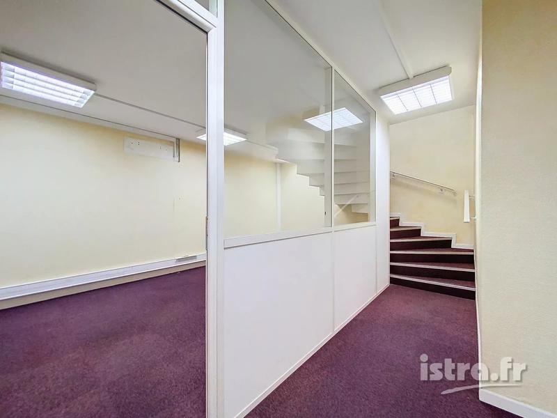 Local d'activités - 208 m² - 6 pièces