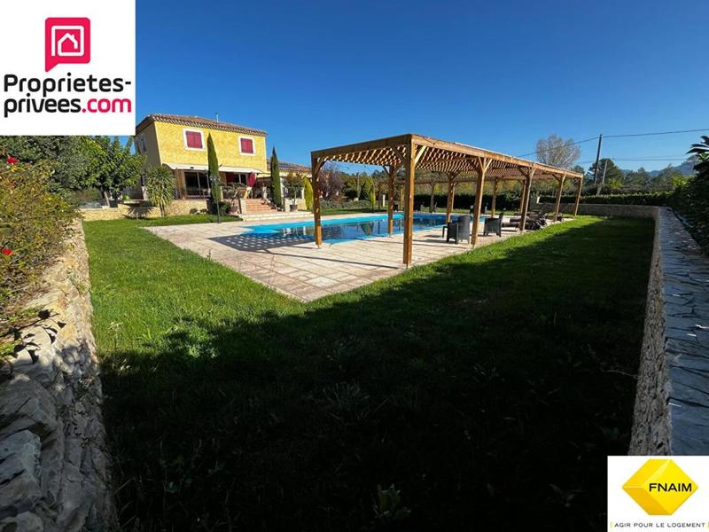 Maison - 230 m² - 10 pièces