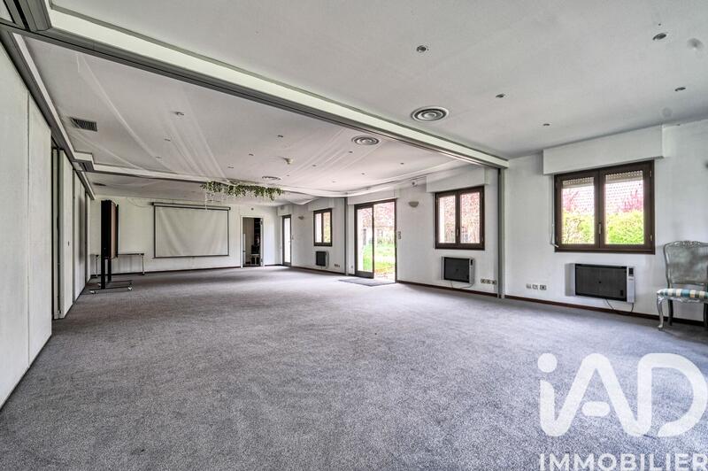 Château - 1 230 m² - 23 pièces