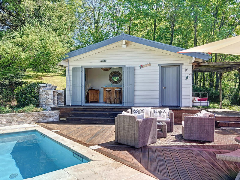 Maison - 365 m² - 9 pièces