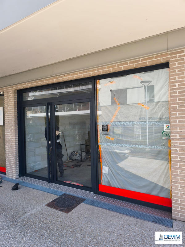 Local commercial - 179 m²