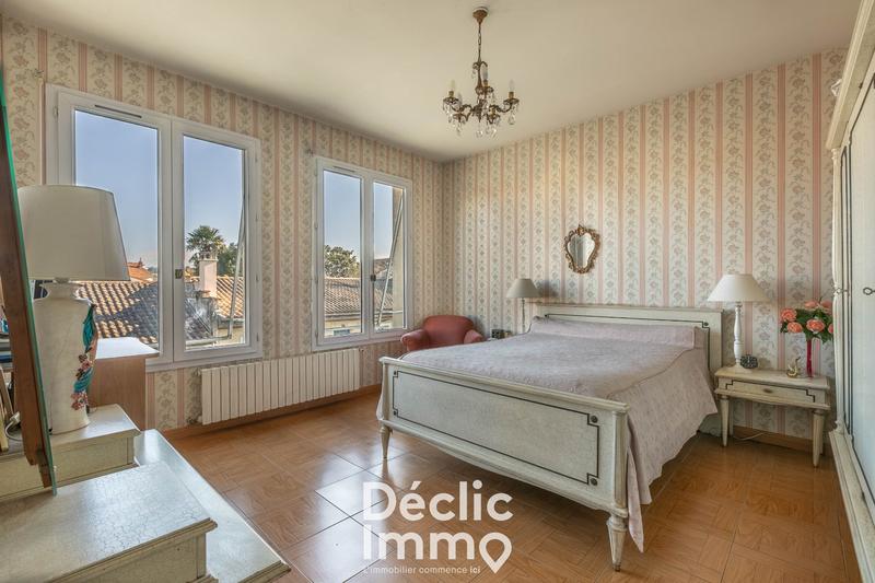 Maison - 370 m² - 9 pièces