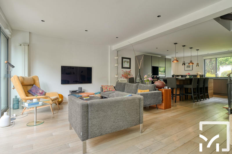 Maison - 180 m² - 7 pièces