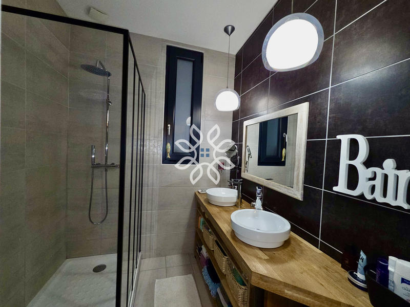 Maison - 150 m² - 8 pièces