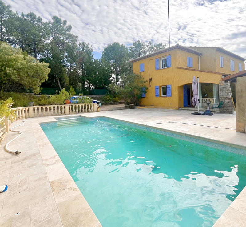 Villa - 221 m² - 6 pièces