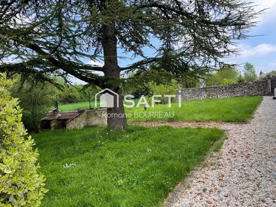 Maison - 225 m² - 15 pièces