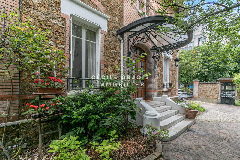 Maison - 272 m² - 11 pièces