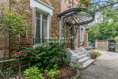 Maison - 272 m² - 11 pièces