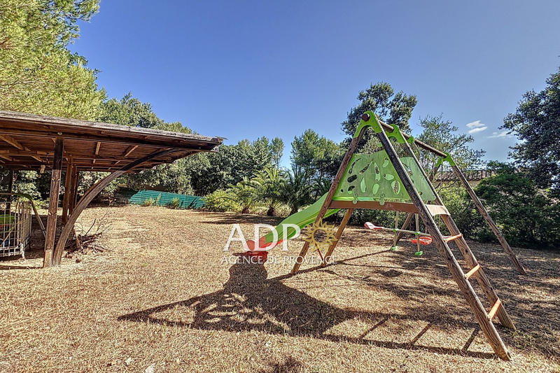 Maison - 300 m² - 7 pièces