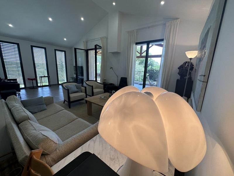 Villa - 211 m² - 9 pièces