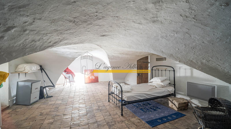 Maison de village - 473 m² - 12 pièces