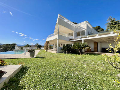Villa - 240 m² - 5 pièces