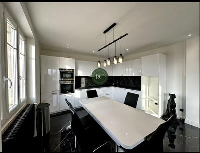 Appartement - 84 m² - 5 pièces