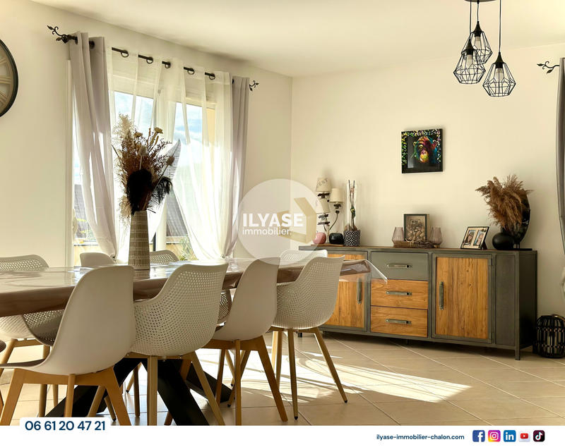 Maison - 220 m² - 5 pièces