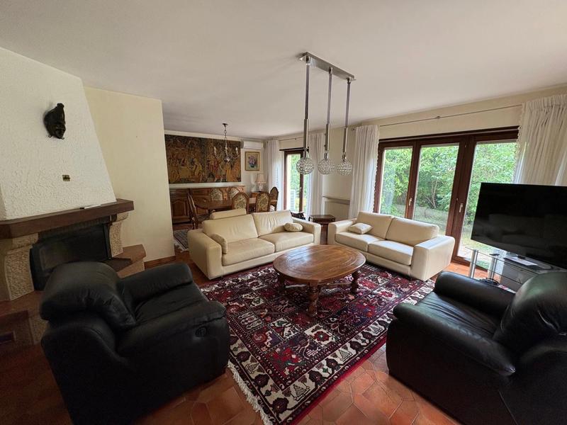 Maison - 250 m² - 6 pièces