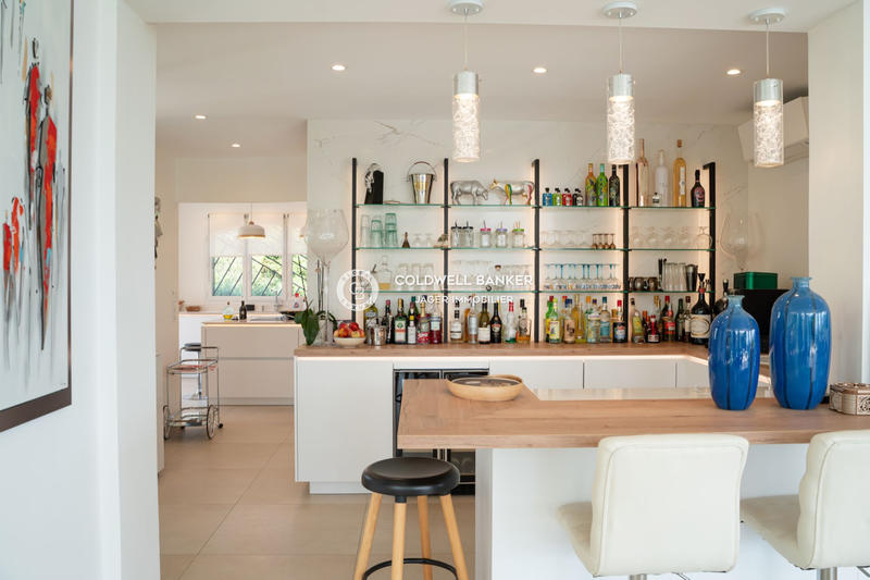 Maison - 450 m² - 8 pièces