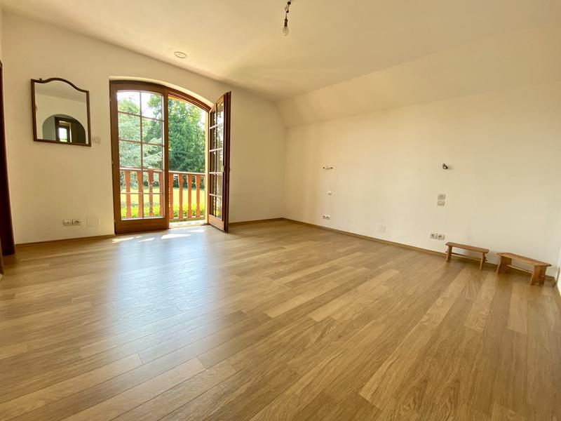 Maison traditionnelle - 243 m² - 6 pièces