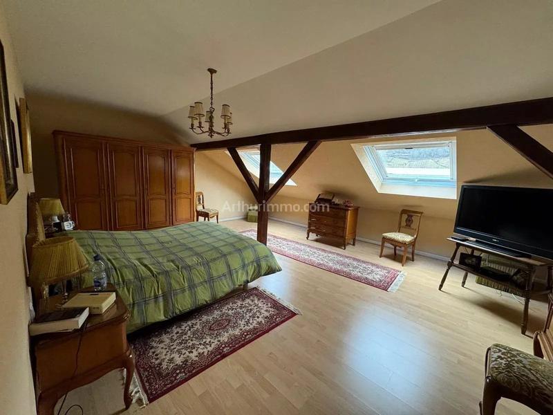 Maison - 234 m² - 8 pièces