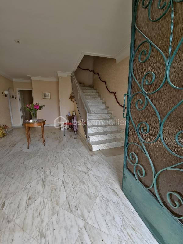 Maison - 210 m² - 7 pièces