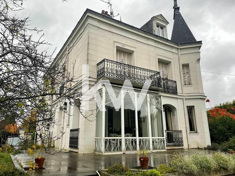 Maison - 422 m² - 8 pièces