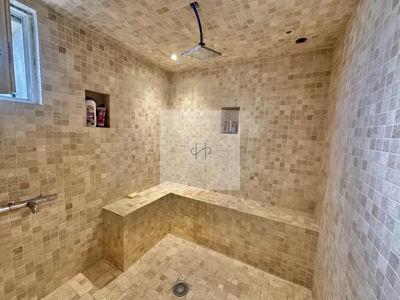 Maison - 161 m² - 9 pièces