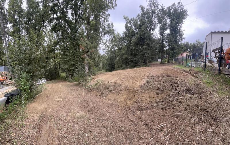 Terrain - 1 300 m²