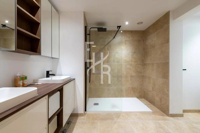 Villa - 416 m² - 6 pièces